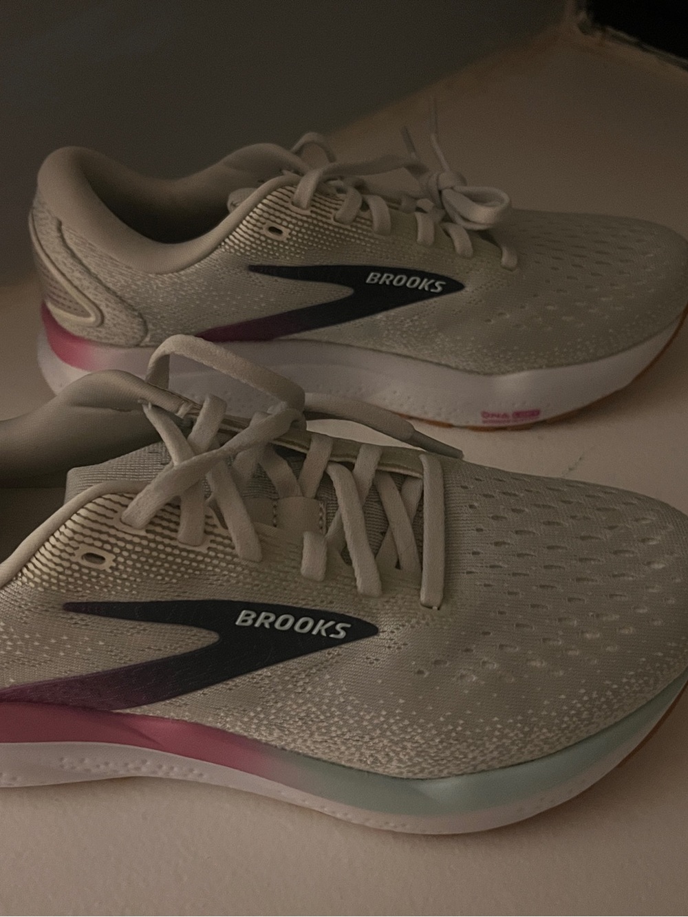 Brooks Ghost 16 Wide Women’s Light Gray Running Shoes with Pink and Teal Accents